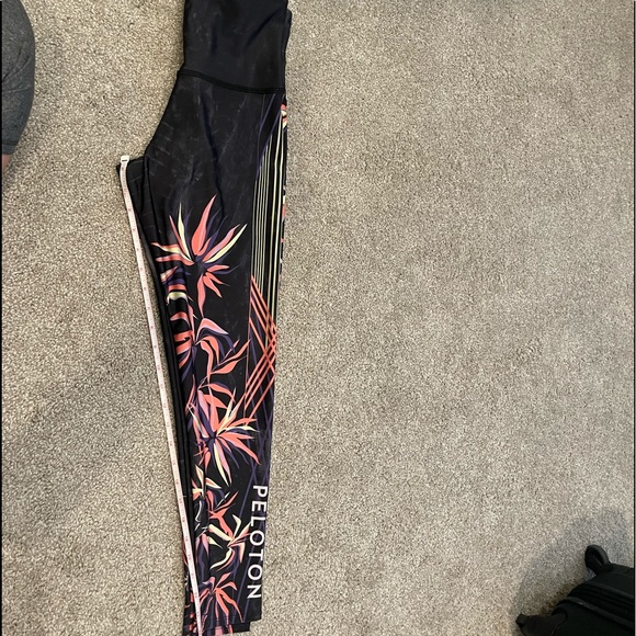 Onzie Origami Peloton Sports Bra and Ankle-Length Leggings set, sz M - Picture 1 of 5